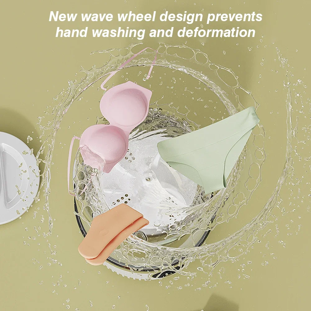 وضع الملابس داخل الغسالة الصغيرة