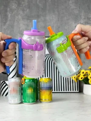 حامل علب صودا محمول مع غطاء وقشة سيليكون | آمن ومقاوم للانسكاب